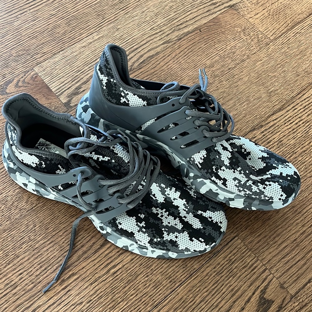 Mens camo sneakers